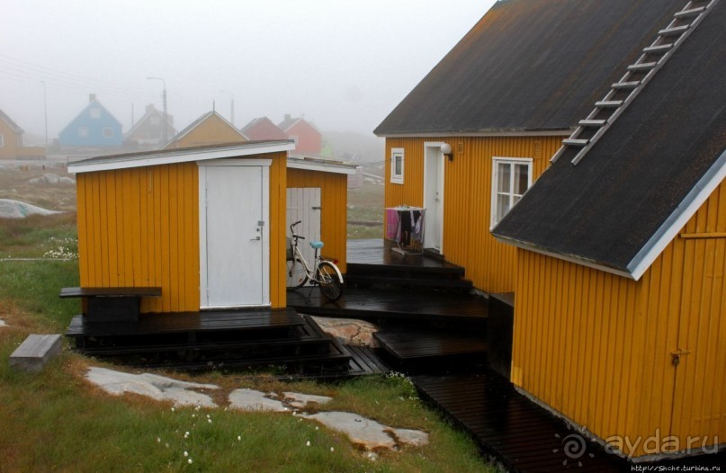 Ледяной порой Аасиаат из тумана выплывает