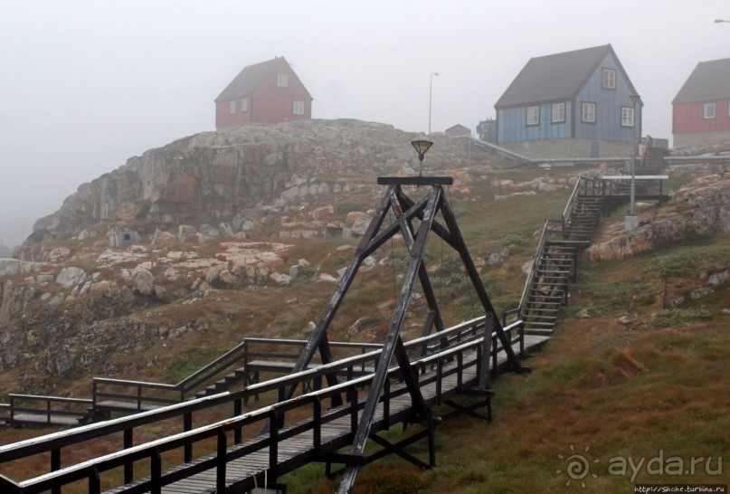 Ледяной порой Аасиаат из тумана выплывает