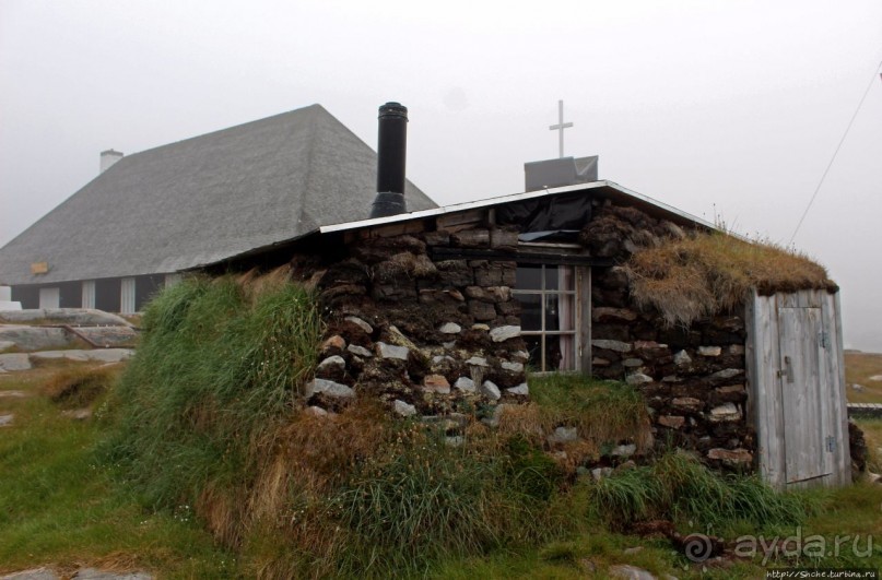 Ледяной порой Аасиаат из тумана выплывает