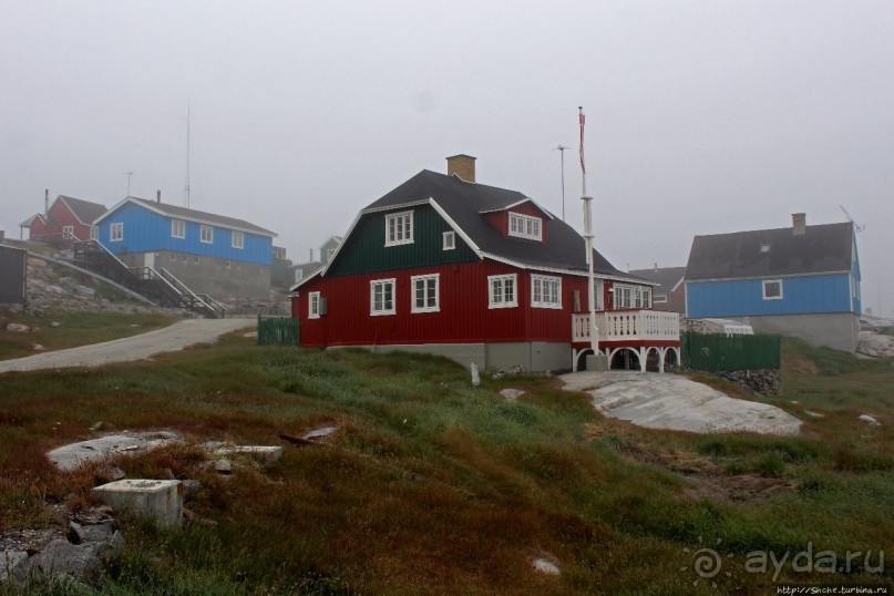 Ледяной порой Аасиаат из тумана выплывает