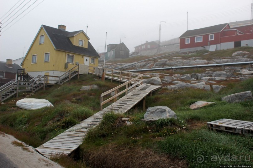 Ледяной порой Аасиаат из тумана выплывает