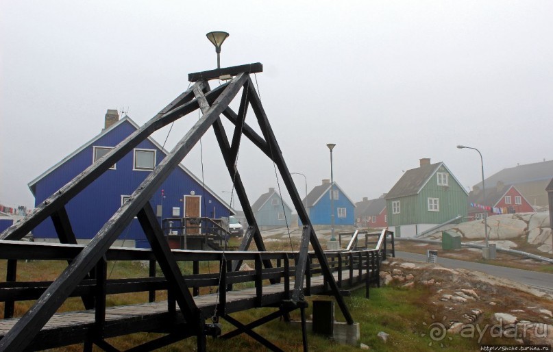 Ледяной порой Аасиаат из тумана выплывает