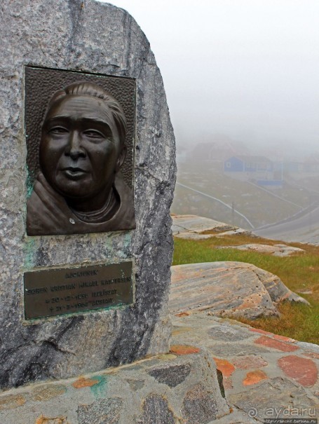 Ледяной порой Аасиаат из тумана выплывает