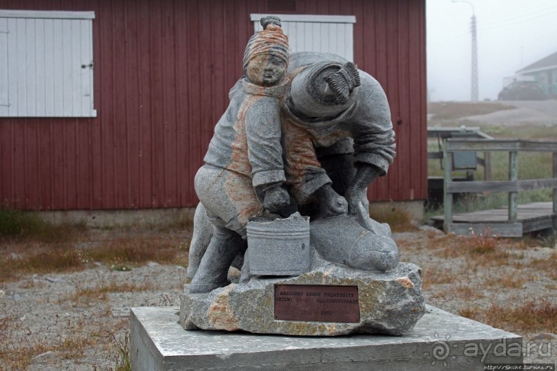Ледяной порой Аасиаат из тумана выплывает