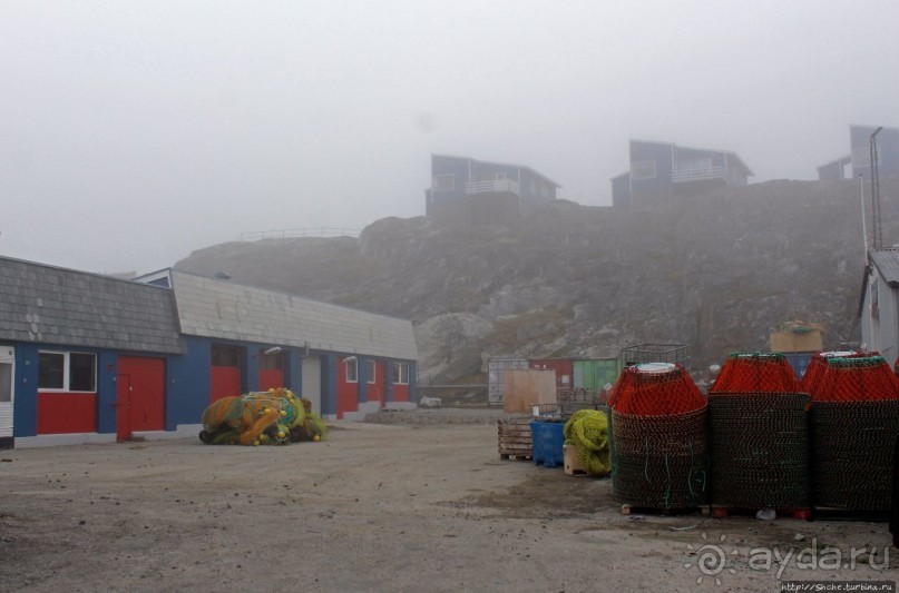 Ледяной порой Аасиаат из тумана выплывает