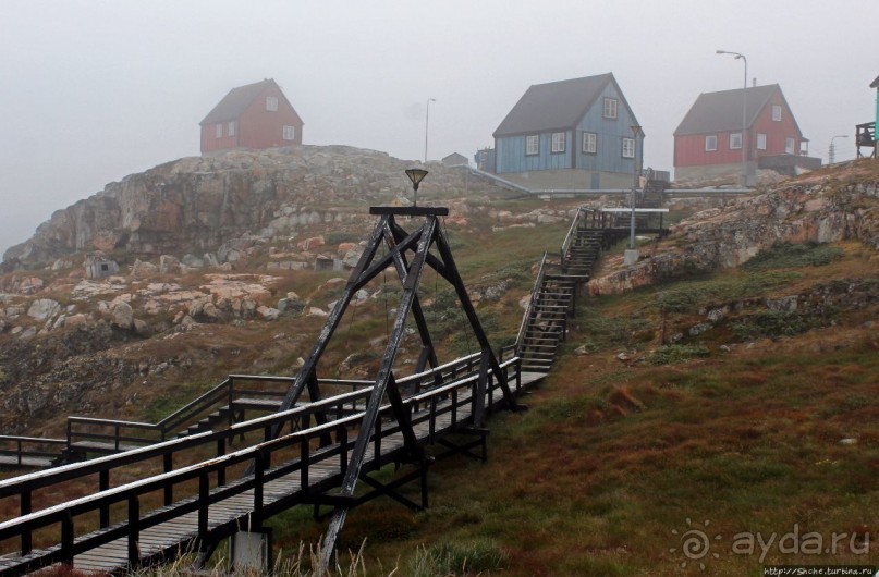 Ледяной порой Аасиаат из тумана выплывает