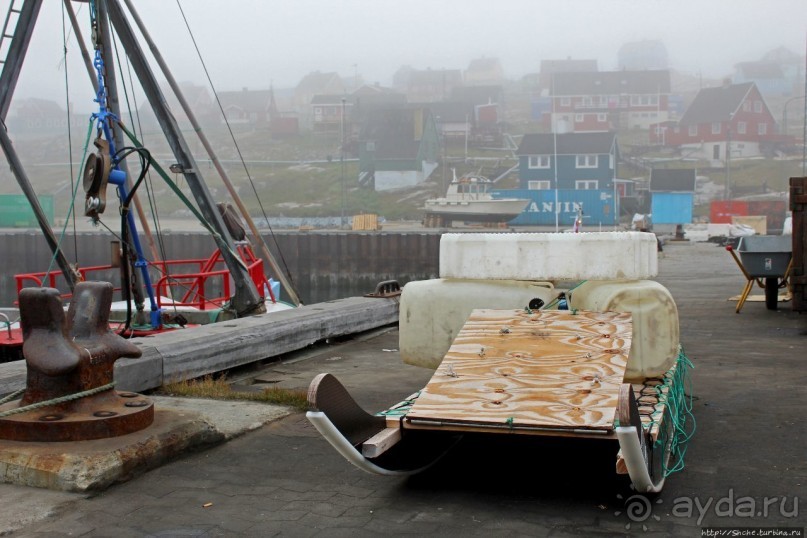 Ледяной порой Аасиаат из тумана выплывает