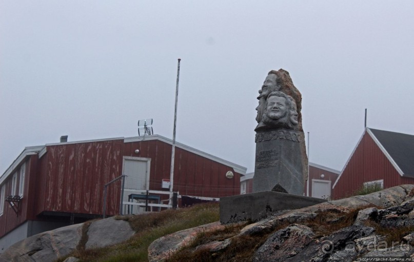 Ледяной порой Аасиаат из тумана выплывает