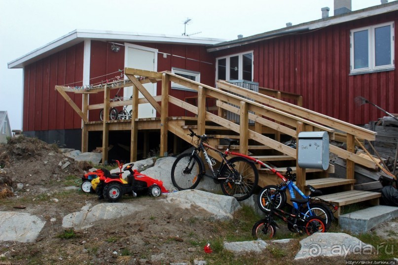 Ледяной порой Аасиаат из тумана выплывает