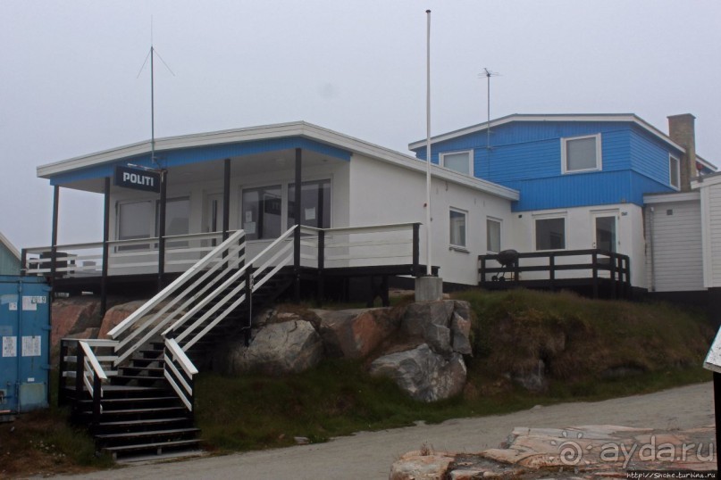 Ледяной порой Аасиаат из тумана выплывает