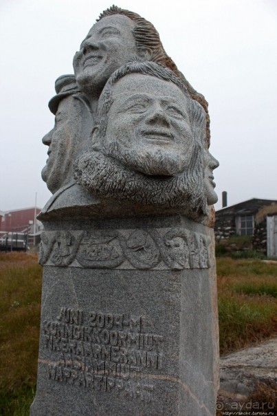 Ледяной порой Аасиаат из тумана выплывает