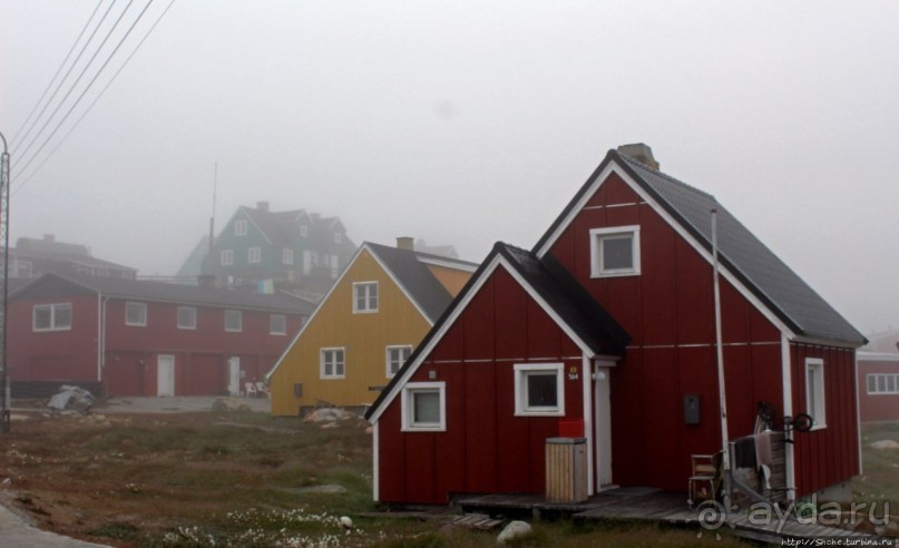 Ледяной порой Аасиаат из тумана выплывает