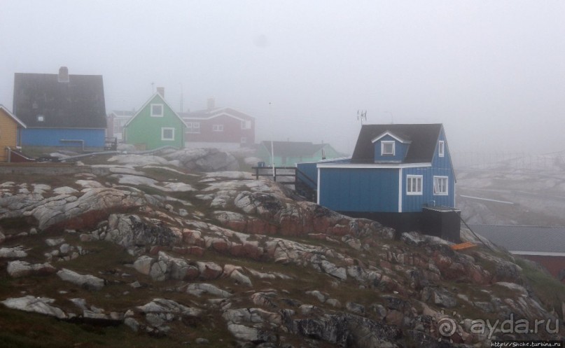 Ледяной порой Аасиаат из тумана выплывает