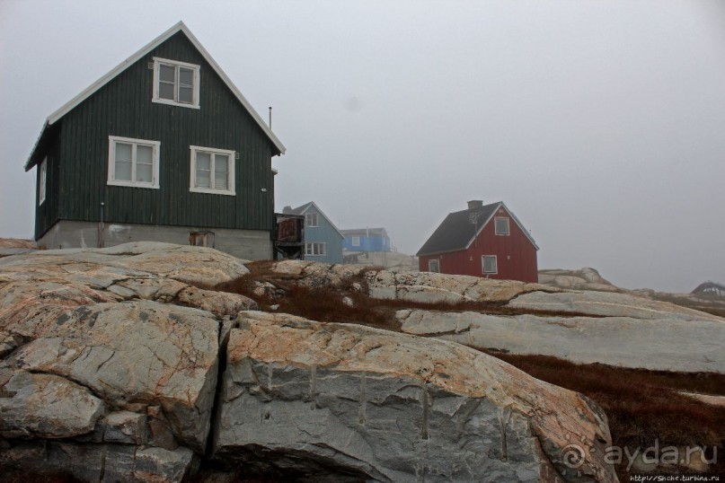 Ледяной порой Аасиаат из тумана выплывает