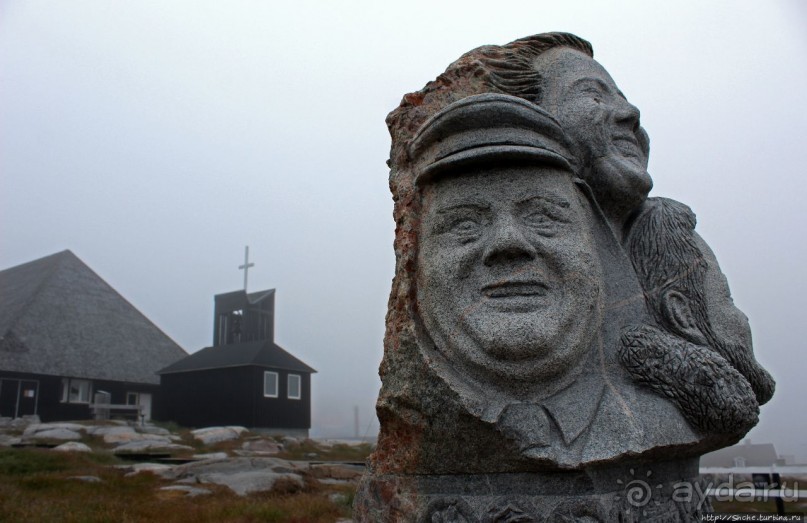 Ледяной порой Аасиаат из тумана выплывает
