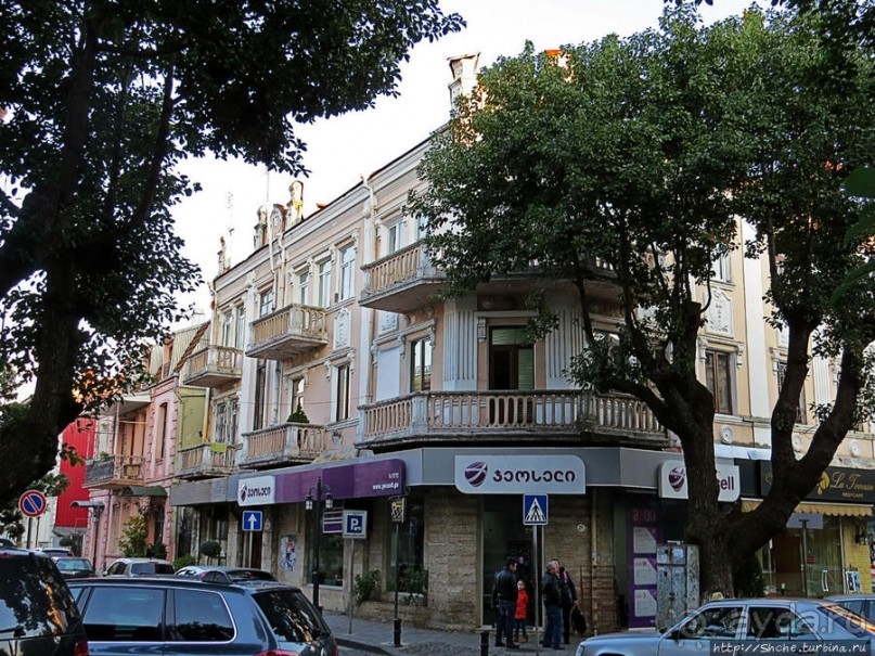 Альбом отзыва "Улицы и площади Батуми. Городские зарисовки"