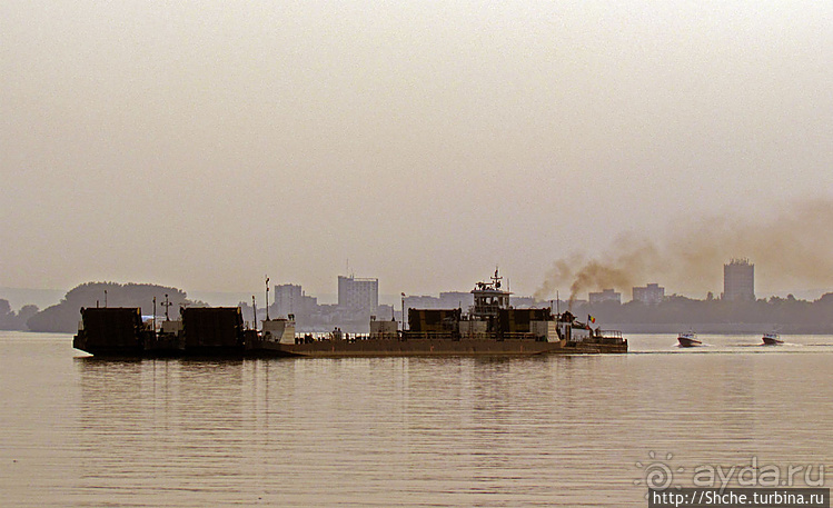 Паром через Дунай из Румынии в Болгарию "Калафат-Видин"