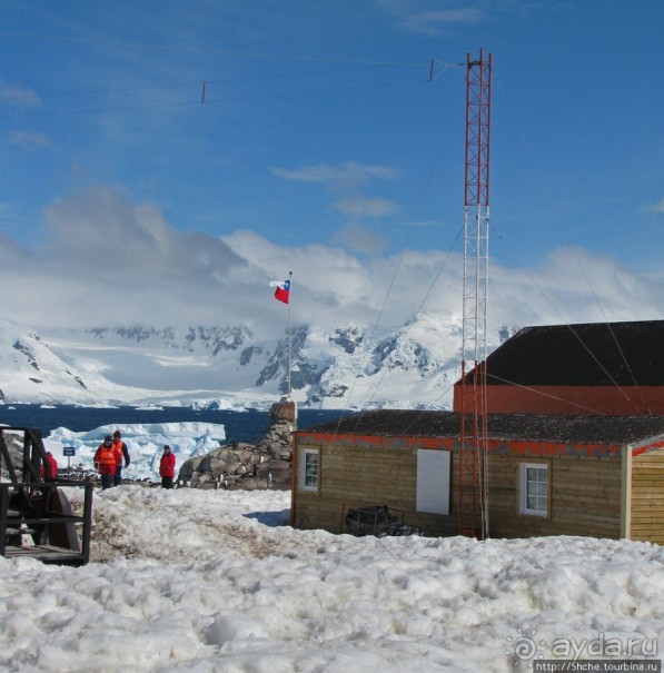 Чилийская антарктическая база Gonz. Videla в заливе Paradise