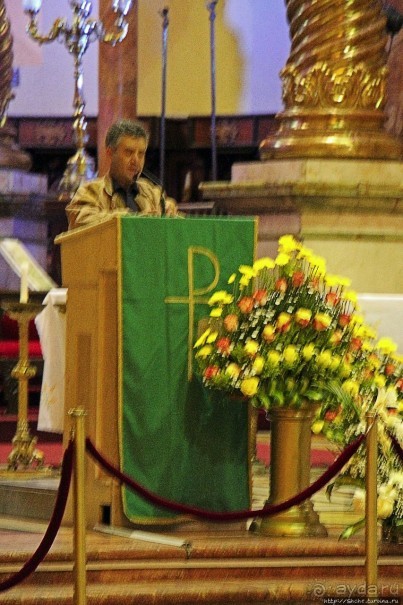 Чудо с белыми куполами из кирпича и розового мрамора