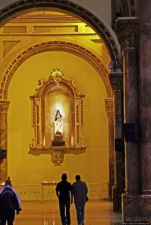 Чудо с белыми куполами из кирпича и розового мрамора