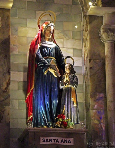 Чудо с белыми куполами из кирпича и розового мрамора