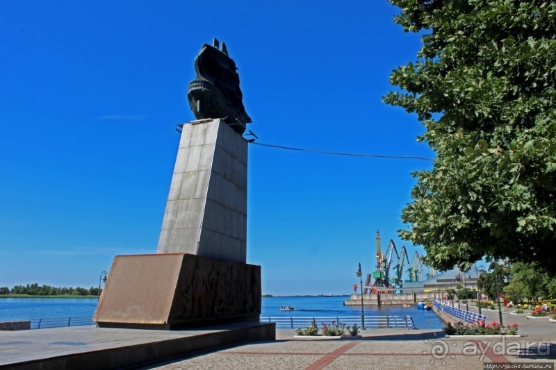 Памятник первым корабелам — самый узнаваемый символ Херсона