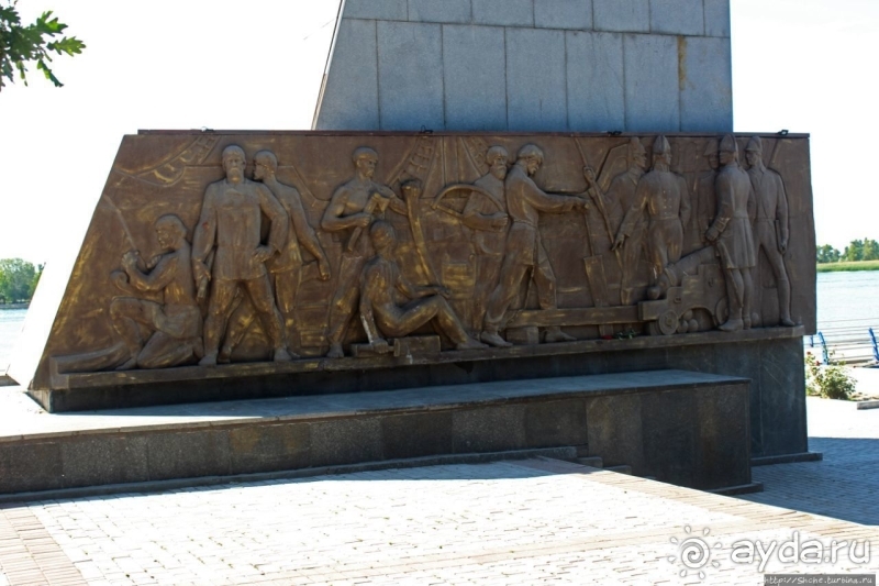 Памятник первым корабелам — самый узнаваемый символ Херсона