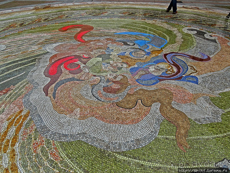 Площадь Пьяцца: башня с курантами и открывающиеся куклы