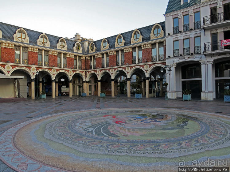 Площадь Пьяцца: башня с курантами и открывающиеся куклы