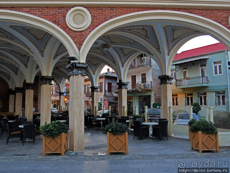 Площадь Пьяцца: башня с курантами и открывающиеся куклы