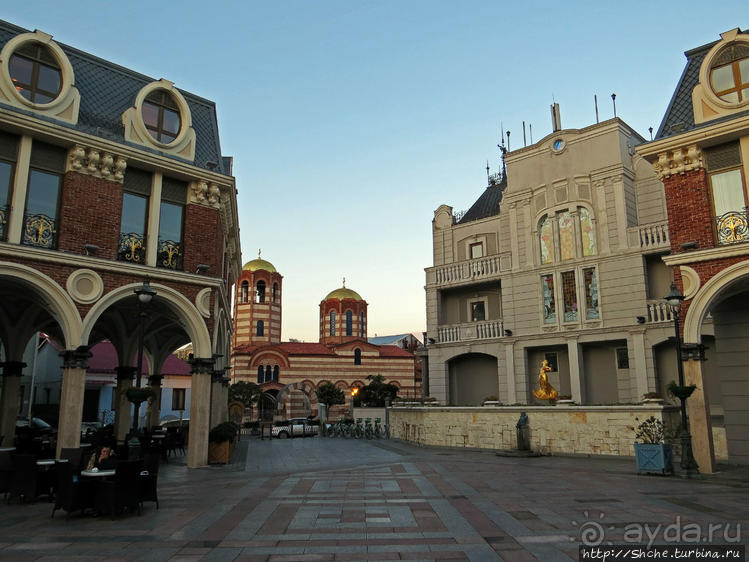 Площадь Пьяцца: башня с курантами и открывающиеся куклы