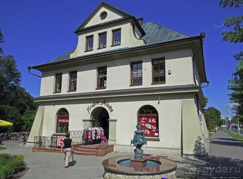 Парк, утонувший в цветах