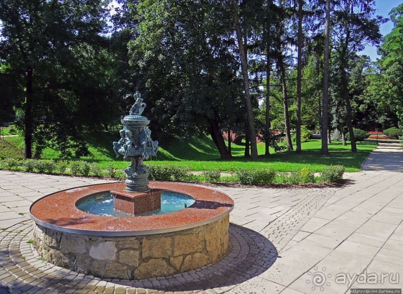 Парк, утонувший в цветах