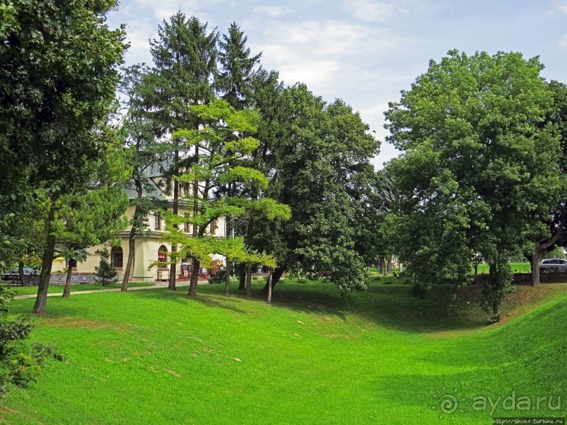 Парк, утонувший в цветах