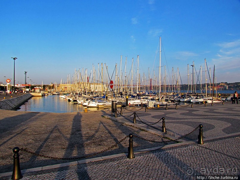 Набережная реки Тежу в районе Белем в Лиссабоне