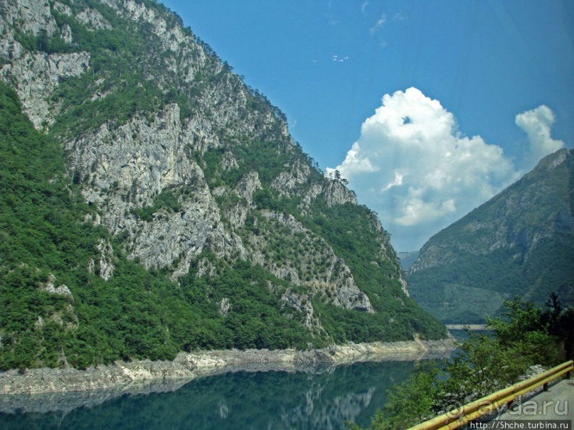 Черногорские картинки. Каньон искусственного Пивского озера