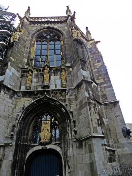 Альбом отзыва "Ахенский собор — первый среди великих и уникальных"