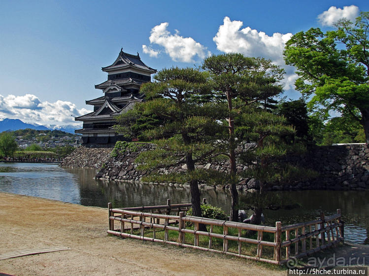 Альбом отзыва "Карасу-дзё, или Замок ворона — средневековый замок Мацумото"