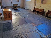 Церковь св. Петра ( 14 век ) - интерьер и "тайная комната"