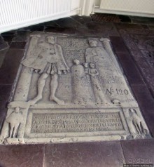 Церковь св. Петра ( 14 век ) - интерьер и "тайная комната"