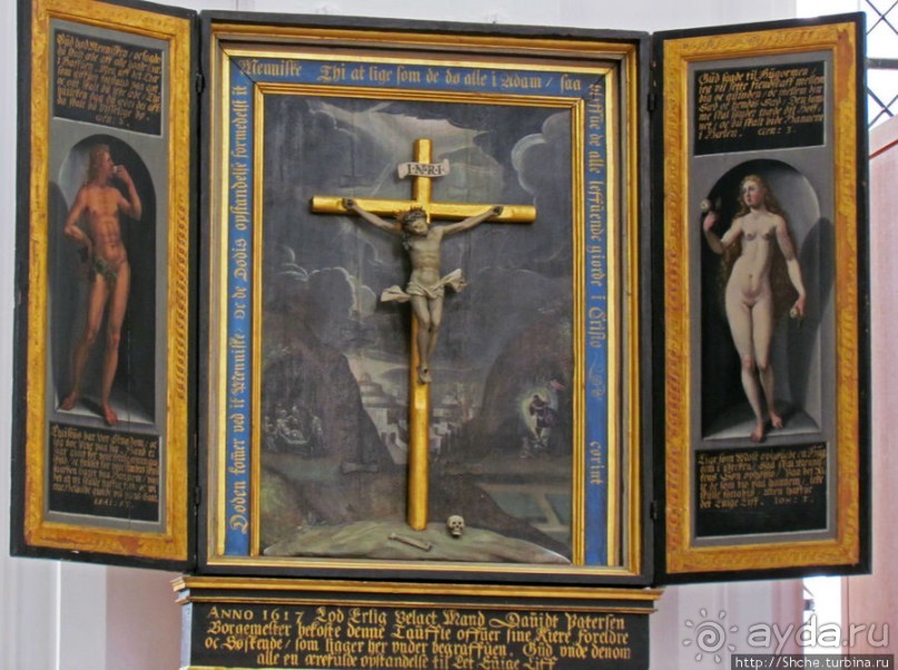 Церковь св. Петра ( 14 век ) - интерьер и "тайная комната"