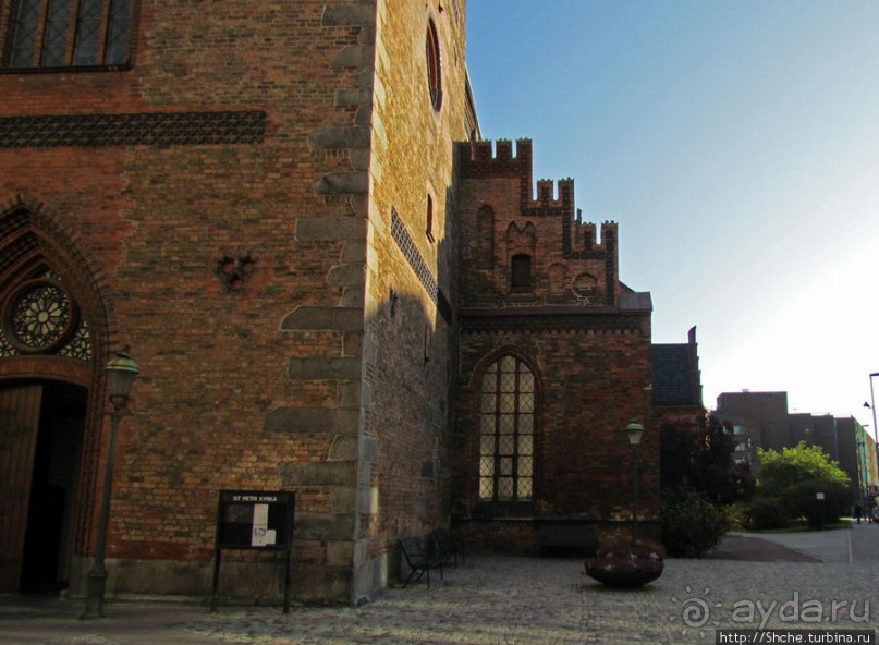 Церковь св. Петра ( 14 век ) - интерьер и "тайная комната"