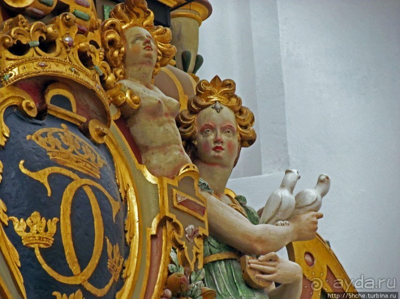 Церковь св. Петра ( 14 век ) - интерьер и "тайная комната"