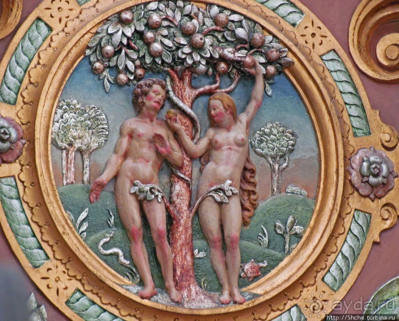 Церковь св. Петра ( 14 век ) - интерьер и "тайная комната"