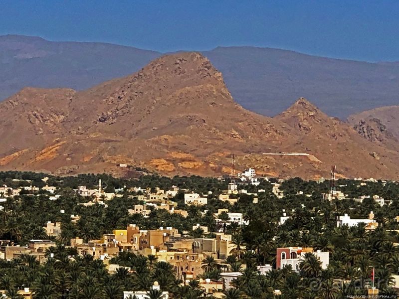 Лучшие виды на древнюю Бахлу и ее ЮНЕСКО-отмеченную крепость