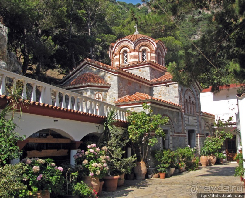 Монастырь Св. Георгия - местного покровителя водителей авто