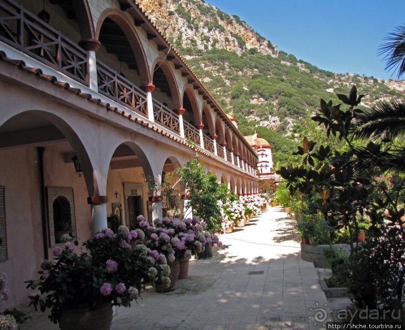 Монастырь Св. Георгия - местного покровителя водителей авто