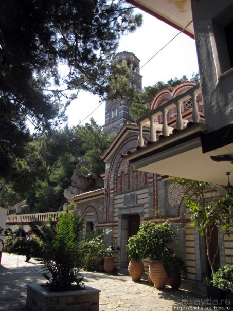 Монастырь Св. Георгия - местного покровителя водителей авто