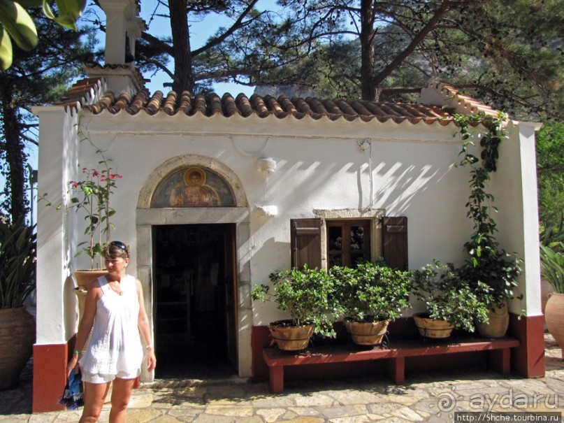 Монастырь Св. Георгия - местного покровителя водителей авто