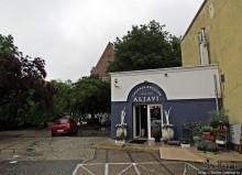 Куда ты, тропинка, меня завела...